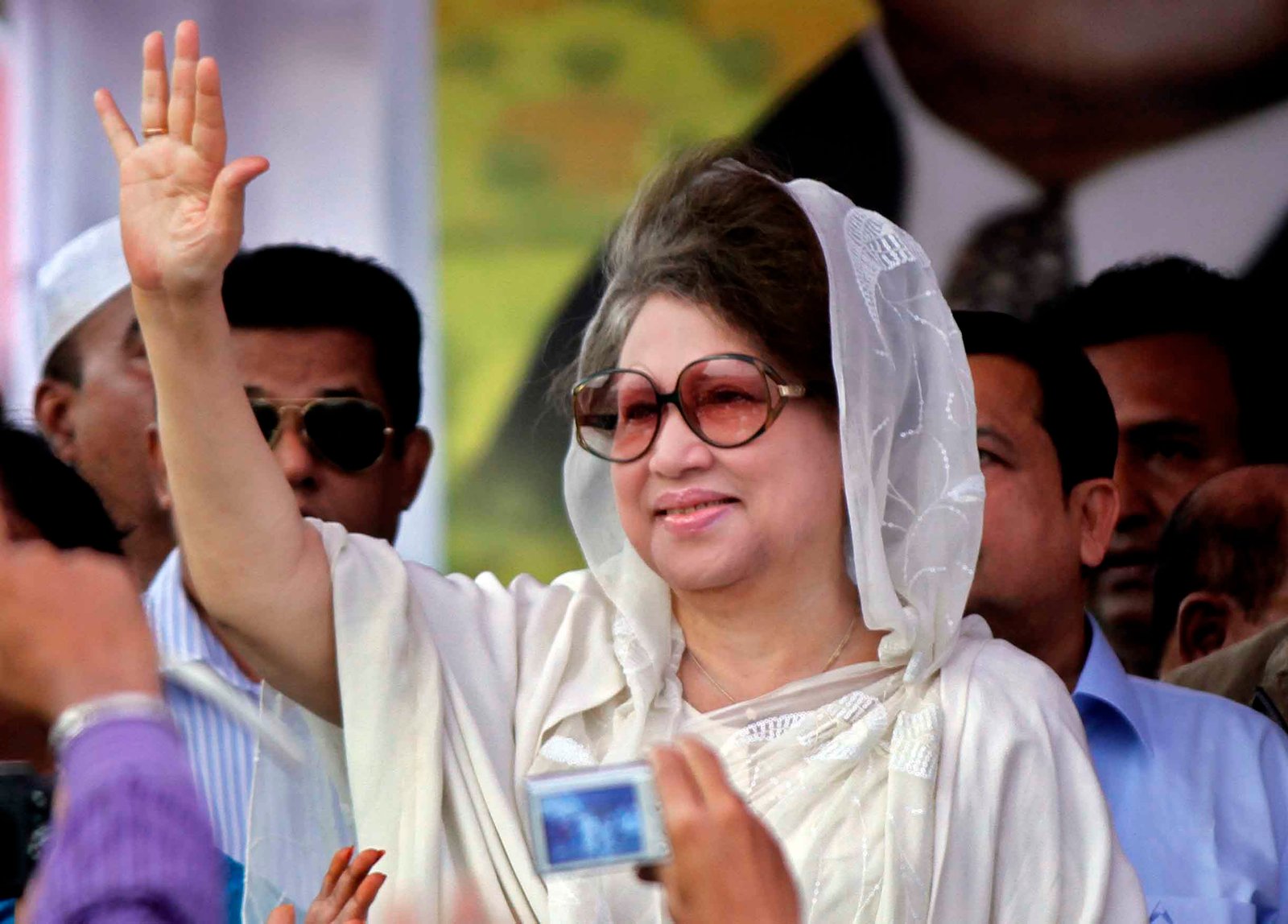 খালেদার সৌদিযাত্রা হঠাৎ বাতিল